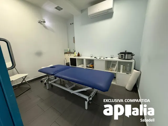 LOCAL COMERCIAL EN BARBERRÀ DEL VALLÉS — 27