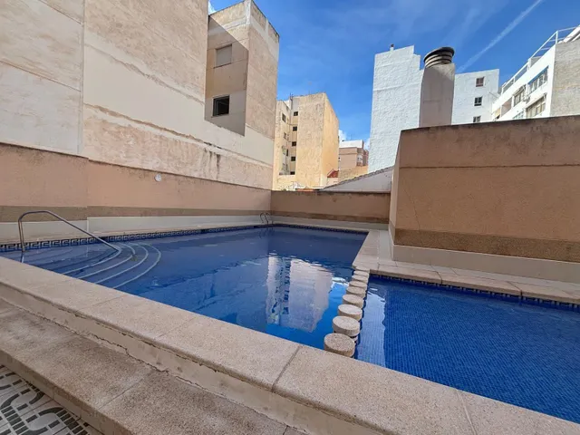 Ático de 2 dormitorios y 2 baños con piscina y parking a 550 metros del mar — 22