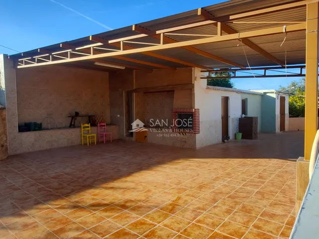 SE VENDE CHALET CON PISCINA EN MUY BUEN ESTADO EN ASPE ZONA DE UCHEL — 16