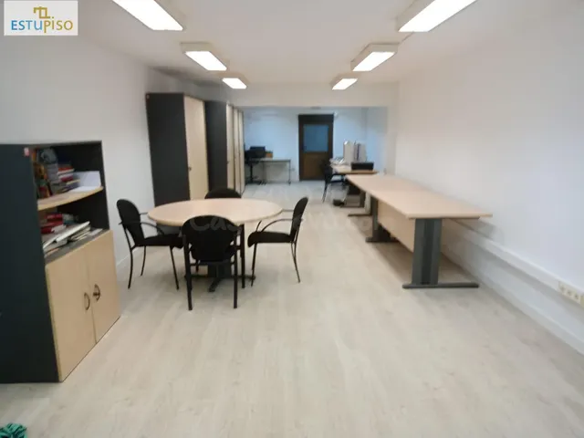 EXCLUSIVA - LOCAL COMERCIAL EN OLAGUIBEL 64- da a dos calles - foto 4