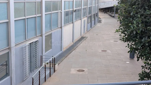 Unico Local en venta en Calle Andarella 2 — 2
