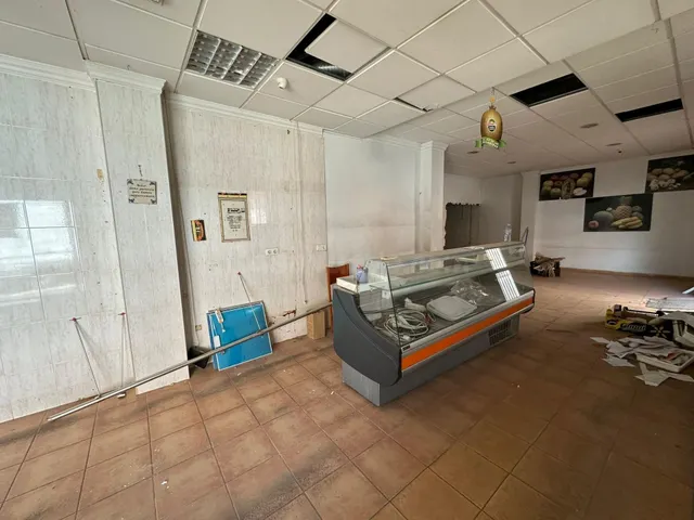 LOCAL COMERCIAL EN LA VIÑA PERFECTO PARA TIENDA O RESTAURANT - foto 3