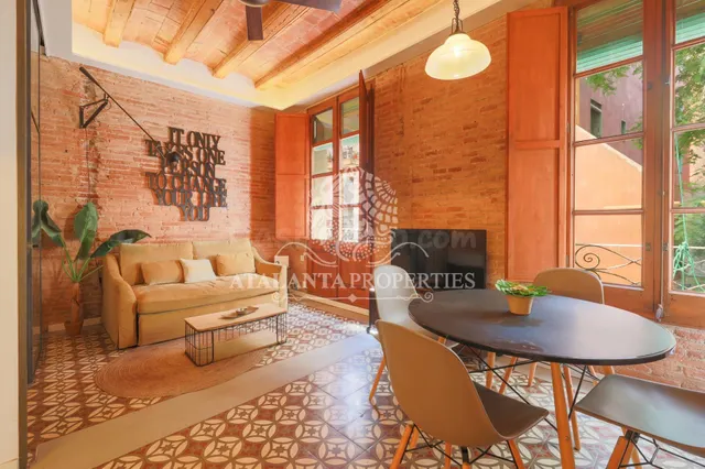 Fantastico piso con encanto y vistas a la plaza d'Emili Vend