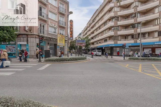 Piso de 87 m2 con 3 dormitorios en Pedro Antonio de Alarcón 27, junto a Recogidas — 45