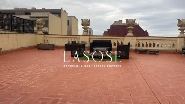 Exclusivo ático con gran terraza privada en céntrica calle d