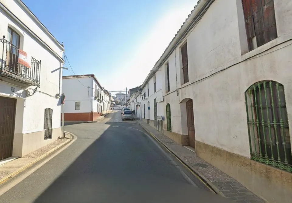 Vivienda unifamiliar en Almaden de la Plata, Sevilla. Activo inmobiliario SIN POSESIÓN, NO SE PUEDE VISITAR