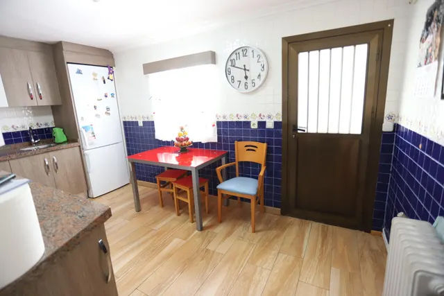 Casa en planta baja para entrar a vivir con 3 dormitorios, cocina amplia, salón, comedor, 2 patios y lavadero — 19