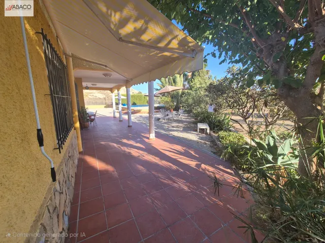 Chalet en terreno urbano — 41