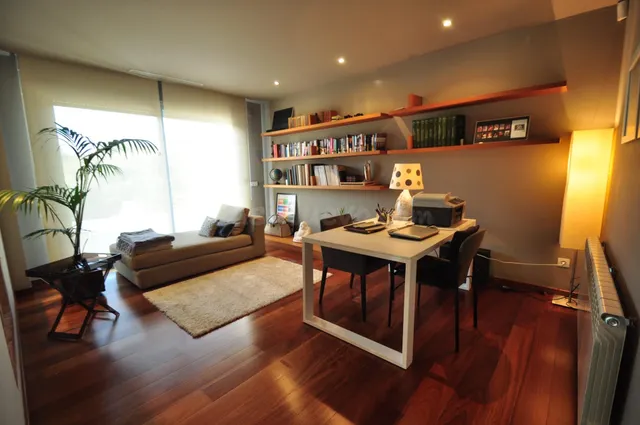 Exclusiva Casa de 3 Plantas con Vistas al Mar en Urbanizació - foto 4