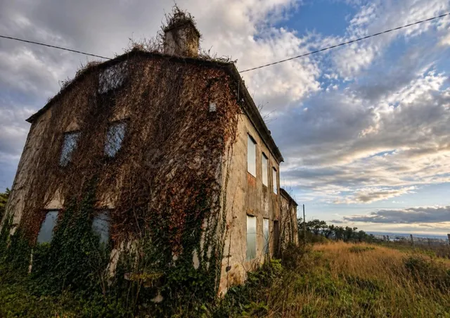 Casa con VISTAS AL MAR y gran parcela, en Castropol - foto 4