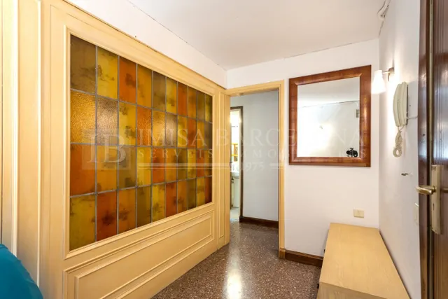 PISO CON MUCHAS POSIBILIDADES EN PLAZA CATALANA — 26