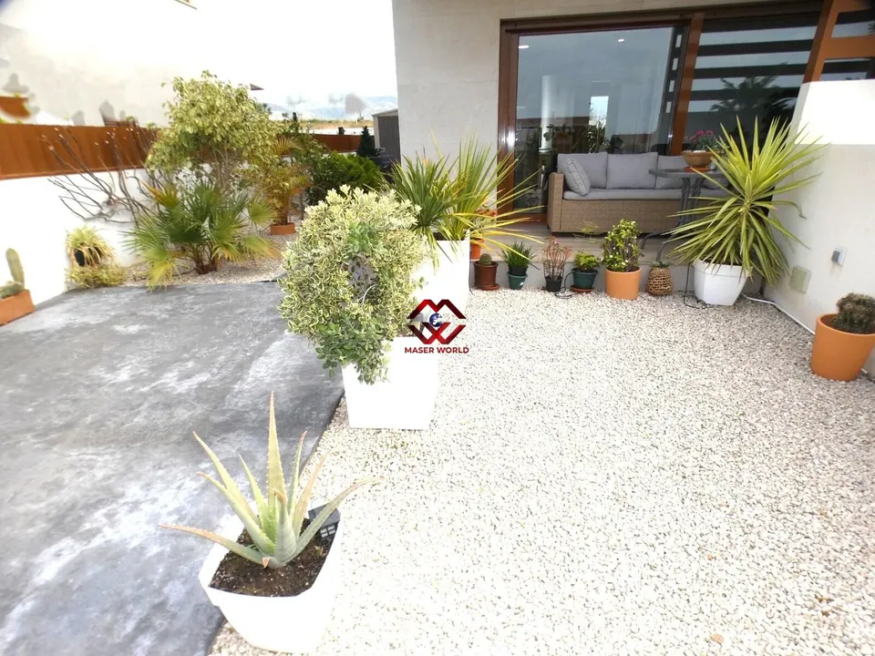 Moderna villa con vistas al mar