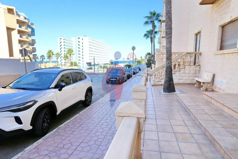 Vivienda con amplia terraza y orientación sur en zona Campomar – Playa Moncayo, Guardamar del Segura