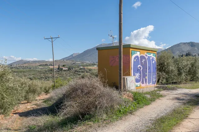Terreno rústico en Cogollos Vega, con toma de luz y agua en la entrada — 8