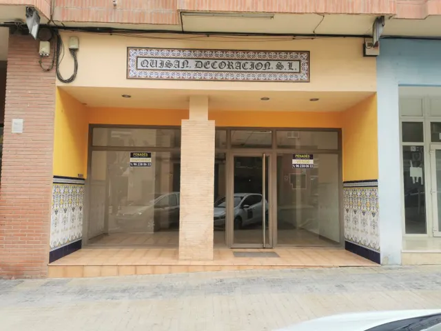 EN AMPLIA AVENIDA — 3