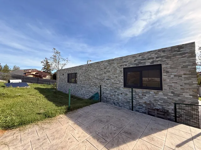 CASA SEMINUEVA CON GRAN PARCELA Y MUCHAS POSIBILIDADES — 33
