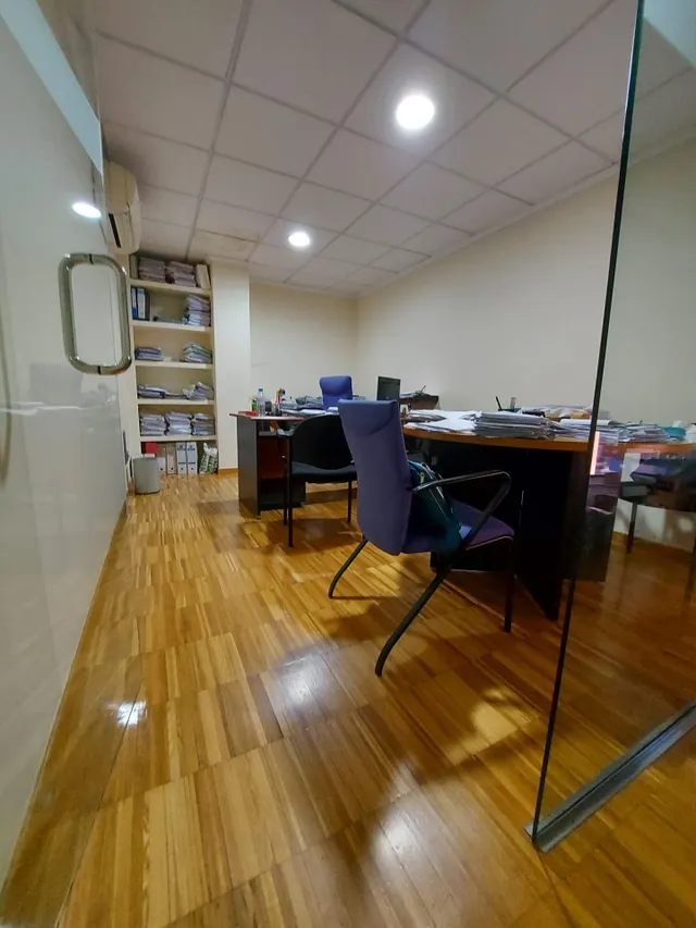 SE VENDE O ALQUILA LOCAL DE OFICINAS Y DESPACHOS EN BENIAJAN — 23