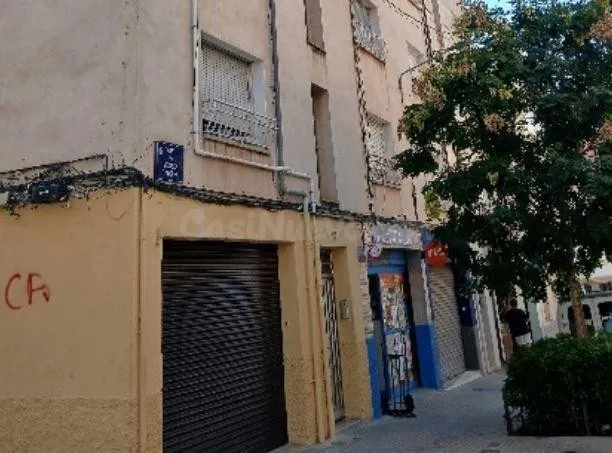 SE VENDE piso OKUPA en Calle Mossen Tatcher 10 de Terrassa, Barcelona. — 3