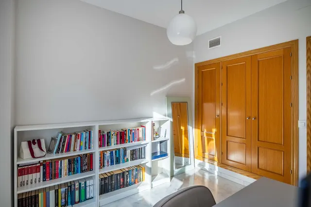 MAGNÍFICO PISO DE 4 DORMITORIOS CON GARAJE, PISCINA Y PÁDEL EN MAIRENA DEL ALJARAFE — 37