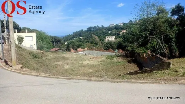 Tererno con vistas al mar en la urbanización Serra Brava, Ll