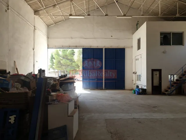 Se vende terreno en la carretera de Ayora con dos naves — 3