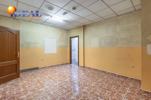 Local comercial en Pajaritos. — 16