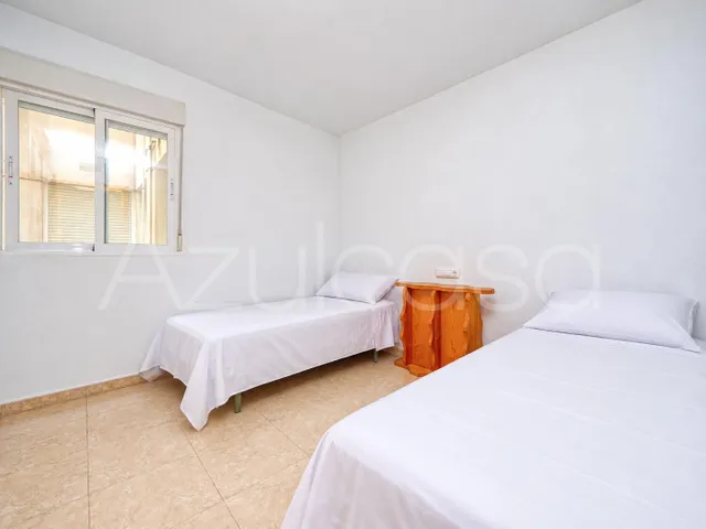 Piso en venta de 3 dormitorios y 2 baños con garaje y trastero en Monforte del Cid — 28