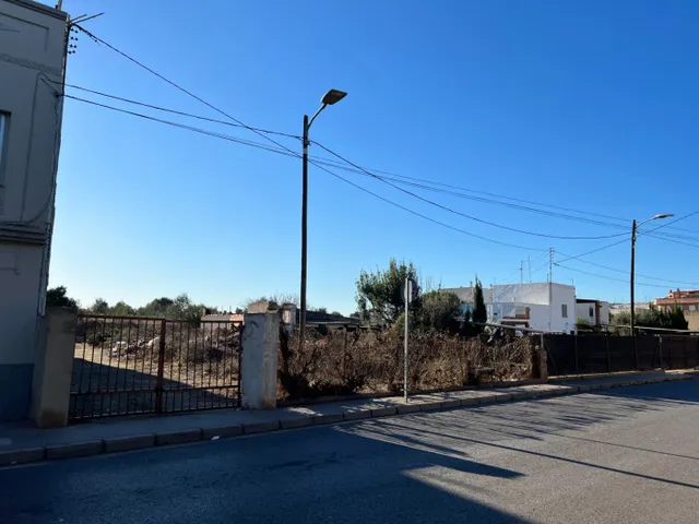 PARCELA MUY INTERESENTE EN CASTELLON PARA FUTURO DESARROLLO  - foto 3