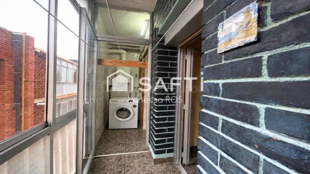 Descubre este acogedor piso y su excelente comunicación con  - foto 2