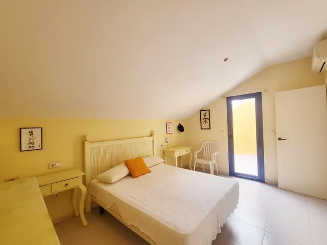 ÁTICO EXCLUSIVO CON VISTAS, TERRAZAS, PISCINA Y GARAJE – A 250 M DE LA PLAYA — 24