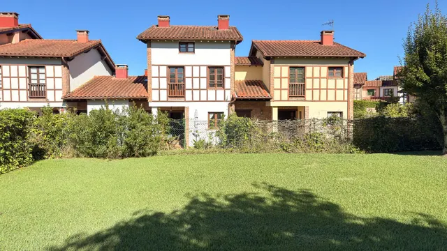 CHALET CON JARDIN Y GARAJE EN COMILLAS — 49