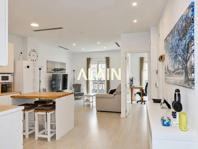EXCELENTE VIVIENDA EN JOAQUIN COSTA JUNTO A GRAN VIA DE VALE - foto 2