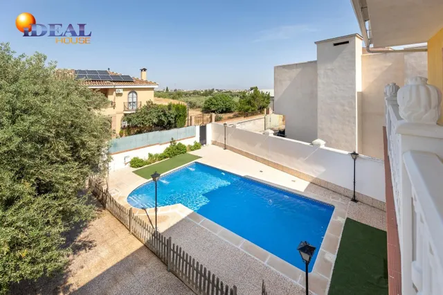 Amplio Chalet con piscina, pista deportiva y vistas en Ogíjares. — 29