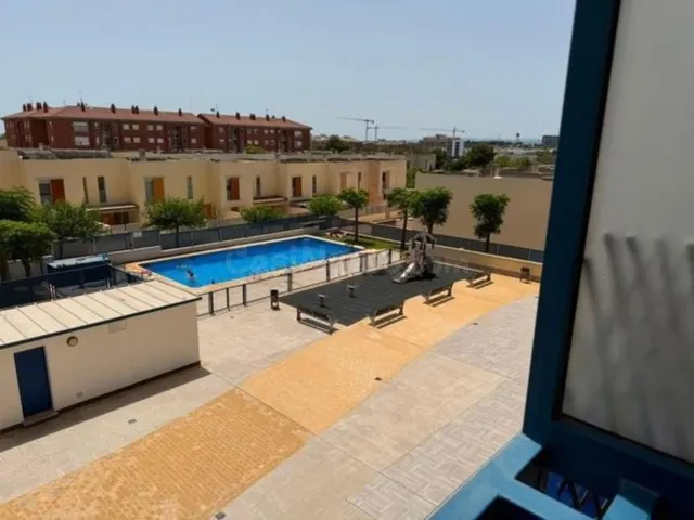 Piso en Venta en Urbanización con Piscina - foto 3