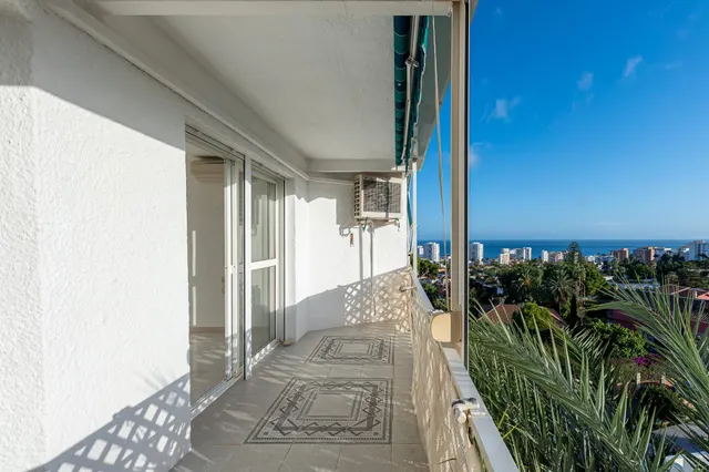 Piso con vistas al mar y gran potencial en Benalmádena — 19