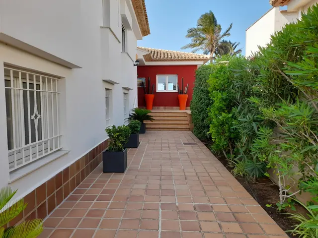 Moderna villa en primerísima línea de playa — 5