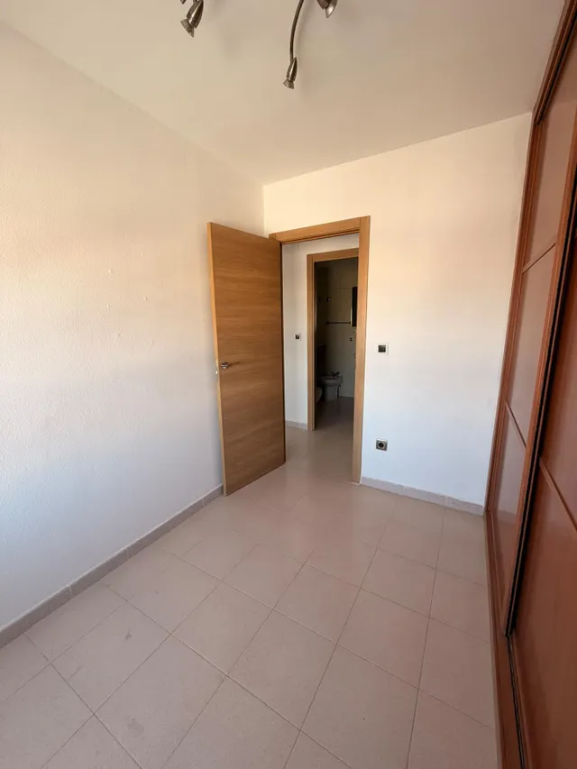 Piso en alquiler con 3 dormitorios, garaje y ascensor — 24