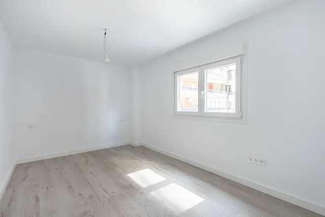 Piso reformado en Avenida Barcelona — 13