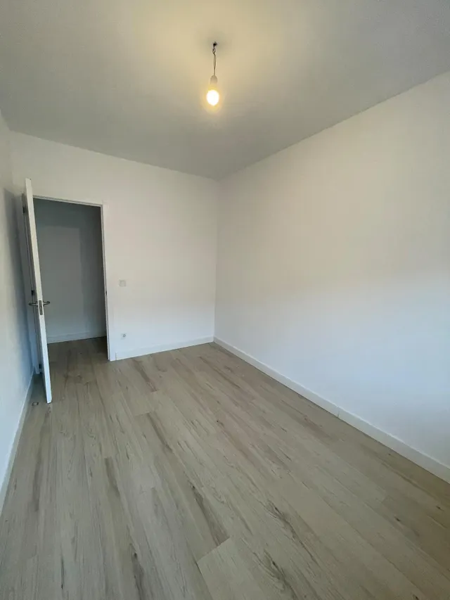 Piso reformado de 3 habitaciones con dos terrazas — 11