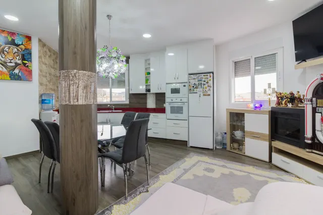VIVIENDA CON NEGOCIO EN ABANILLA. — 5