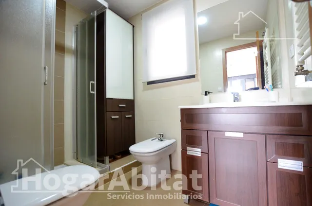 ¡vistas despejadas! amplio, alto y moderno con ascensor y balcón — 39