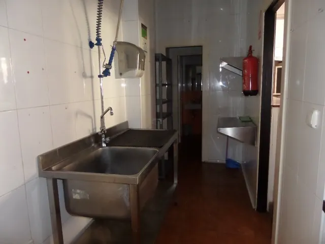 Estupendo local comercial en venta y en alquiler en plena calle Ramón y Cajal — 9