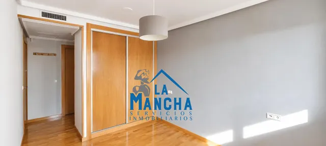 *950€ al mes* inmobiliaria la mancha alquila piso facultad de medicina de Albacete — 14