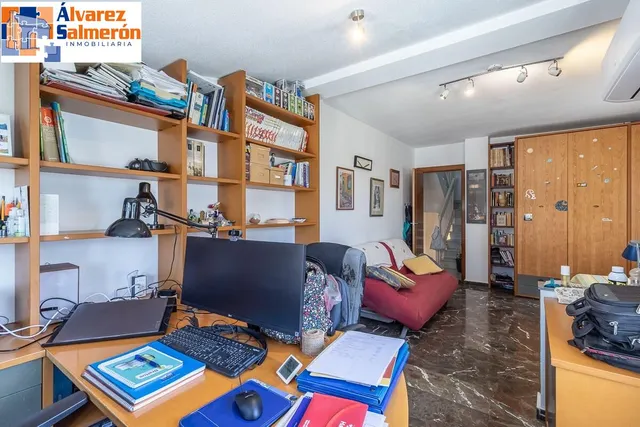 CASA PAREADA EN LA ZUBIA CON PISCINA, ZONA DE BARBACOA Y JARDÍN — 26