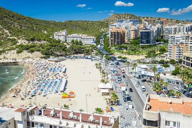 SE VENDE APARTAMENTO CON VISTAS AL MAR - foto 2