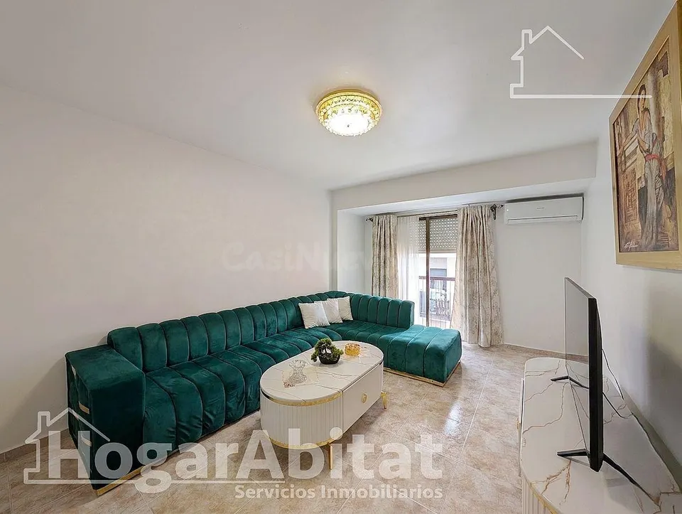 SEMIREFORMADO, BONITO Y EXTERIOR CON BALCÓN, TODO AMUEBLADO