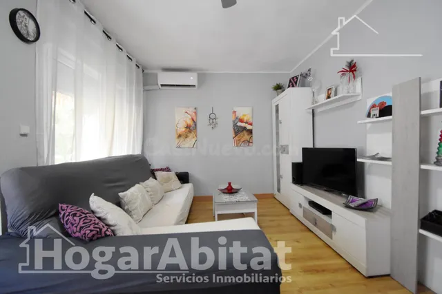 MUY AMPLIO Y REFORMADO CON TERRAZA Y ASCENSOR - foto 2