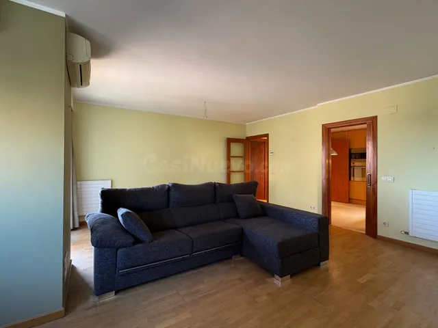 Gran dúplex de 4 habitaciones con plaza de parking cerrada - foto 4