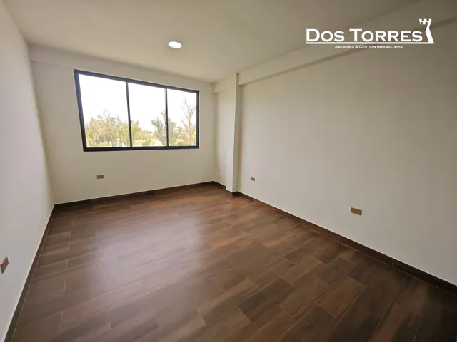 $us.- 129.500 Amplia casa nueva a estrenar, con 4 dormitorios, próximo a 4 esquinas. — 48