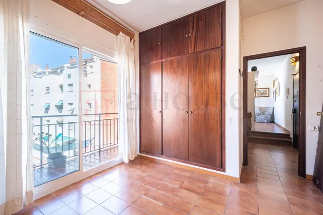 ÁTICO A REFORMAR CON BALCON EN LA VILA DE GRACIA — 3